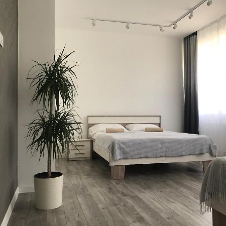 Затишні Та Просторі Апартаменти В Новобудові Ternopil Extérieur photo