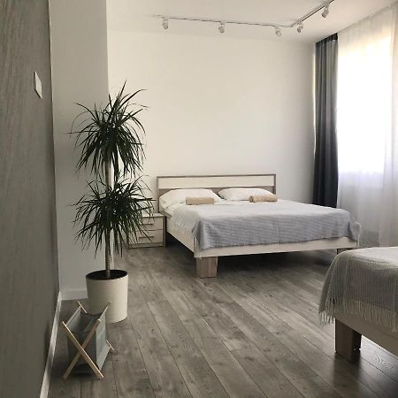 Затишні Та Просторі Апартаменти В Новобудові Ternopil Extérieur photo