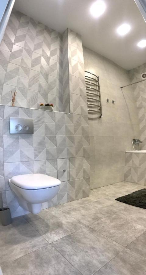 Затишні Та Просторі Апартаменти В Новобудові Ternopil Extérieur photo