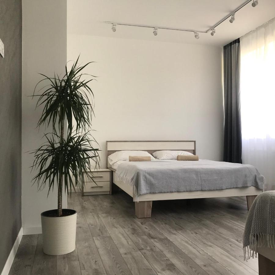 Затишні Та Просторі Апартаменти В Новобудові Ternopil Extérieur photo