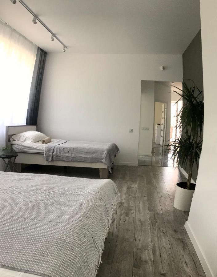Затишні Та Просторі Апартаменти В Новобудові Ternopil Extérieur photo