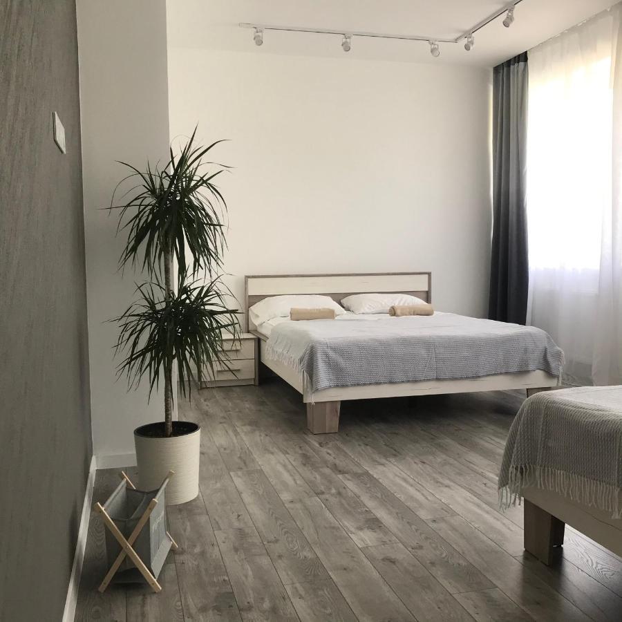 Затишні Та Просторі Апартаменти В Новобудові Ternopil Extérieur photo