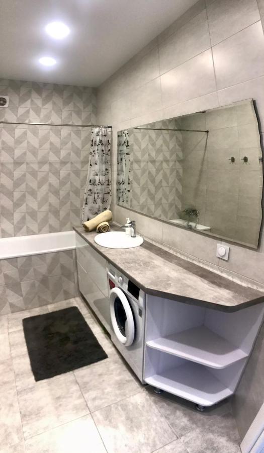 Затишні Та Просторі Апартаменти В Новобудові Ternopil Extérieur photo